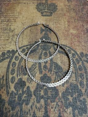 Vintage Silver-Tone Twisted Hoop Earrings - Classic Women Jewelry